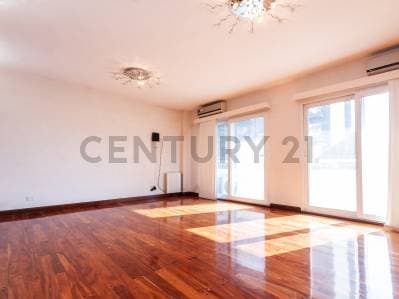 VENTA PISO 4 AMBIENTES CON COCHERA Y BAULERA - 2