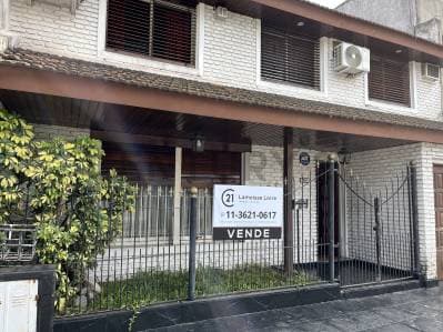 VENTA DE CASA 4 AMBIENTES 3 BAÑOS, VILLA SARMIENTO. APTO CREDITO - Principal