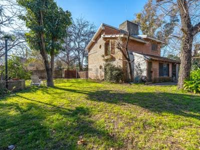 VENTA CASA 4 AMBIENTES SOBRE AMPLIO LOTE 864 m²-VILLA UDAONDO -PARQUE LELOIR - APTA CREDITO - 2