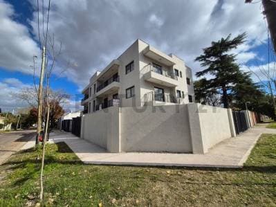 VENTA 2 ambientes a ESTRENAR con terraza propia, parrilla y cochera. Ituzaingo - 2