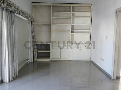Piso en Alquiler - 45 e/ 9 y 10 - 3 dormitorios - 2 cocheras - calefacción central- - 3