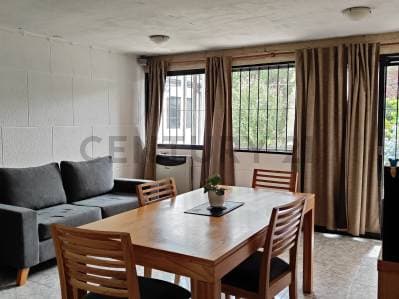 68 e/ 20 y 21 - CASA AL FRENTE CON 3 DORMITORIOS GARAJE Y JARDIN - Principal