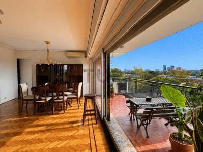 Piso sobre Av. del Libertador con excepcionales vistas - 4 ambientes - 2