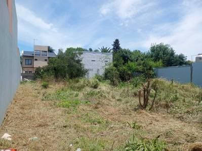 Lote en venta. Calle 213 entre 43 y 44. - Principal