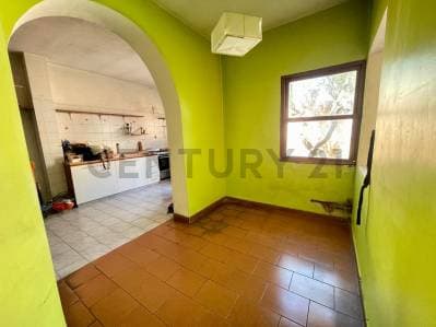 Venta Casa con jardin, pileta y cochera - 5