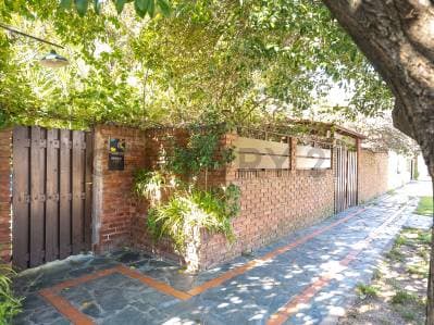 Casa en venta en Ezpeleta. - Principal