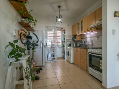Departamento en venta de un dormitorio con cochera cubierta - 2