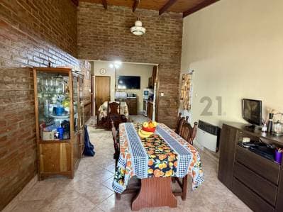 CASA DE 3 DORMITORIOS + DEPARTAMENTO INDEPENDIENTE.VENADO TUERTO - 2