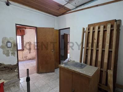 VENTA CASA A REFACCIONAR 6 AMBIENTES EN SANTOS LUGARES - PERMUTA - 2