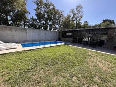 VENTA - EXCELENTE QUINCHO CON PISCINA EN BARRIO LAS MORAS – LOTE 312 M² - 2