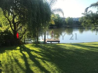 Casa en Alquiler anual con muebles al Lago – Las Glorietas, Nordelta | Vista Abierta al Agua - 3