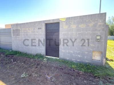 Terreno en venta. Muy buena zona. Cerrado con conexiones listas. VENADO TUERTO. - 4