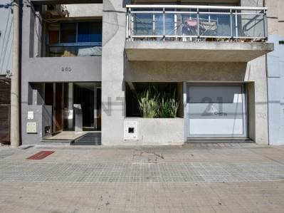 Departamento en venta en La Plata de 2 dormitorios cochera patio - Principal