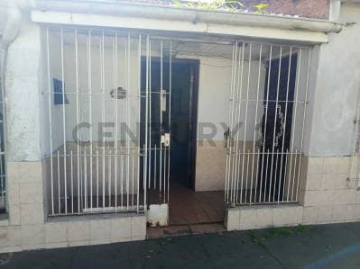 VENTA CASA 3 AMBIENTES CON COCHERA A RECICLAR - 2