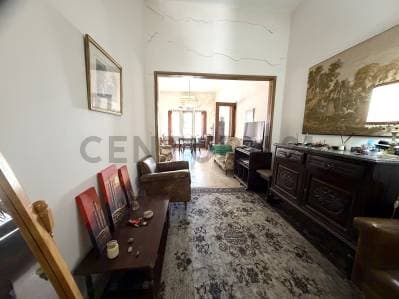 OPORTUNIDAD EN PLENO CENTRO DE VENADO TUERTO - CASA A RECICLAR CON LOTE DE GRAN DIMENSION + PILETA - 2