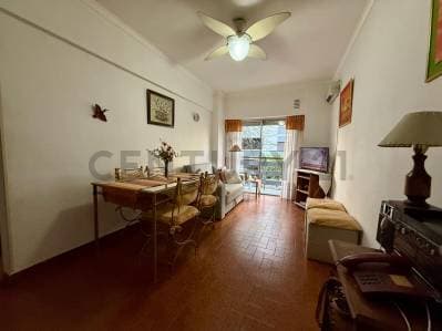 Departamento de 2 ambientes al frente con balcón en Plaza Colón - 4