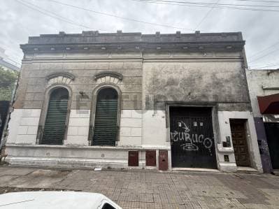 Venta de Casa a refaccionar / Demoler en La Plata - Principal
