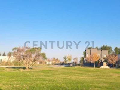 Venta de lote central en el Barrio El Naudir- Aguas Privadas - 4