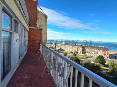 Exclusivo Semipiso de 4 Ambientes al Frente con Balcón - Zona Plaza Colón - 3