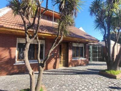VENTA CASA CUATRO AMBIENTES A RECICLAR, VILLA PRIMERA MAR DEL PLATA - Principal
