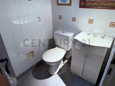 CASA DE 2 DORMITORIOS CON PILETA EN CITY BELL EN VENTA - 3