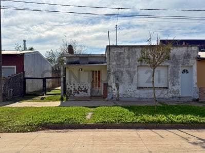 Venta Casa de 3 Dormitorios con jardín en Fuentes, Santa Fe - Principal