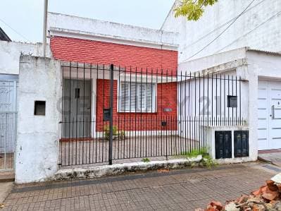 En venta 2 dormitorios con patio en La Plata - Principal