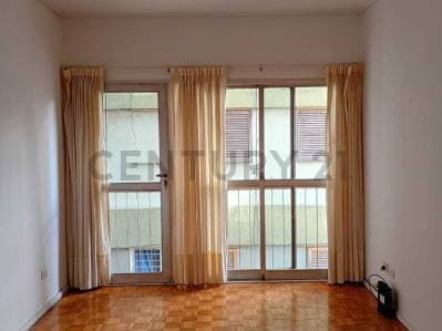 Venta de departamento de 2 ambientes con dormitorio, placard y área de lavadero en Boedo, CABA - Principal