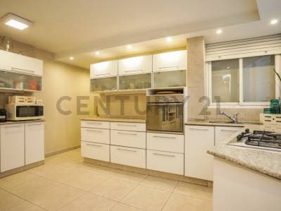 VENTA o PERMUTA 4 ambientes Renovado 4°piso c/Balcon + Cochera Opc PALERMO - Principal