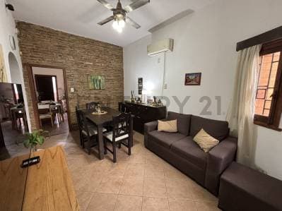 CASA EN VENTA DE 3 DORMITORIOS CON QUINCHO Y TERRAZA EN BARRIO ALBERDI - Principal