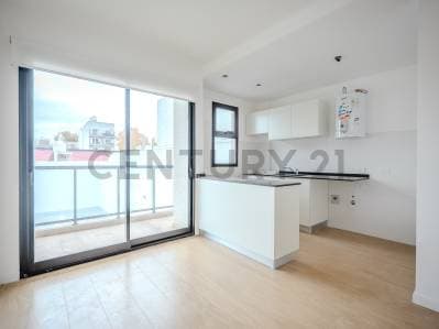 Departamento 1 dormitorio a estrenar en venta calle 15 e/ 40 y 41 con cochera cubierta - 2
