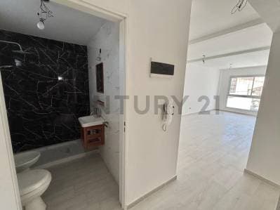 VENTA DEPARTAMENTO 2 AMBIENTES CON BALCON, CONSTITUCIÓN A ESTRENAR ENTREGA INMEDIATA!! - 2