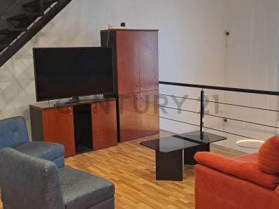 - EXCELENTE TRIPLEX DE 5 AMBIENTES MUY LUMINOSO CON COCHERA - PEQUEÑA PISCINA Y SOLARIUM - – QUINCHO - 5