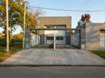 Duplex 2 dormitorios , en venta Los Hornos - 4