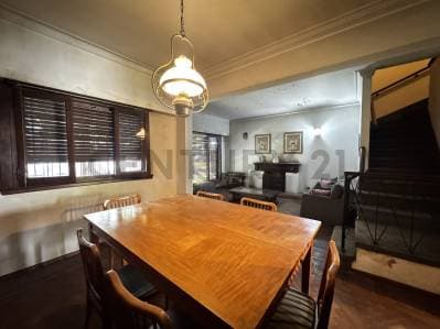 VENTA CASA 4 AMBIENTES CASTELAR COCHERA PILETA - 4