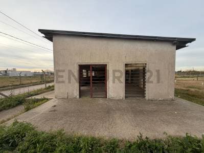 CASA EN VENTA EN GONNET A TERMINAR - CON PARQUE - 2 DORMITORIOS - VILLA CASTELLS - 4