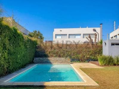 Venta de casa 3 dormitorios, pileta , parrilla barrio Don Carlos - Principal