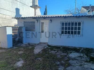 CASA TIPO PH CON PATIO EN VENTA - APTO CREDITO - PERMUTA - 3