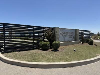 VENTA LOTE A LA LAGUNA Barrio Santa Clara al Sur FINANCIADO - Principal