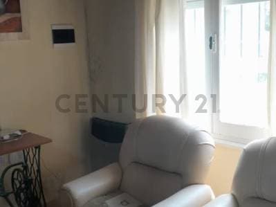 C 21 LOPAZZO - OPORTUNIDAD VENDEMOS CASA REFACCIONADA CON GAS DE RED EN CLAROMECO - 2