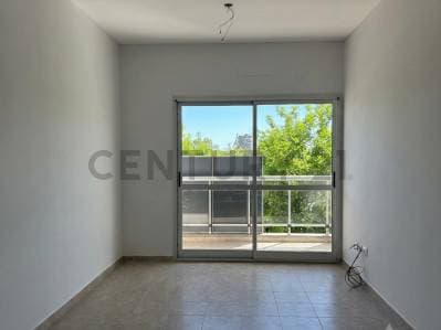 Departamento en venta 1 dormitorio con cochera en La Plata - 2