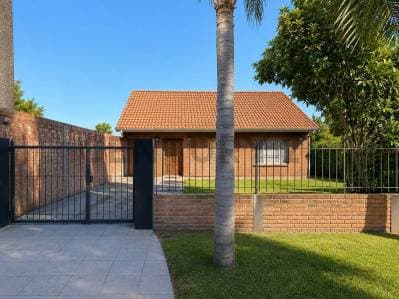 Venta Casa 6 Ambientes sobre Lote de 600 m² | Pileta | Garage para 3 Autos | A 1 Cuadra del Acceso O - 2