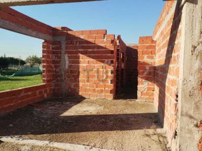 Lote con obra a terminar en barrio cerrado Lomas de Petión - Acepta permuta - 3