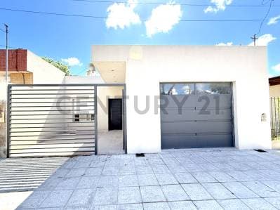 Casa totalmente remodelada en Barrio Centro II – Venado Tuerto - Principal