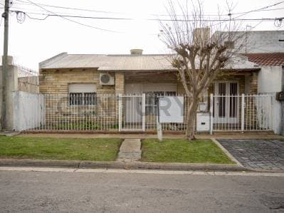 80 BIS ENTRE 120 Y DIAGONAL 620 Casa 2 dormitorios en venta Villa Elvira - 2