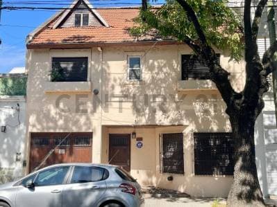 Venta Casa con jardin, pileta y cochera - 2