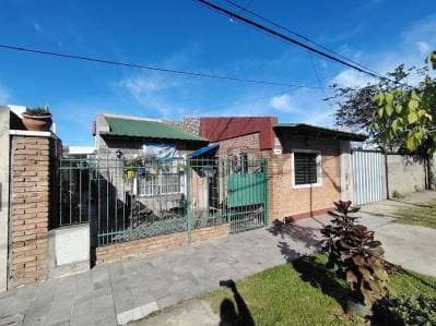 CASA 3 DORMITORIOS EN BARRIO LOS NARANJOS - Principal