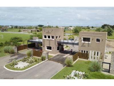 Venta de lote en el exclusivo club de campo Cruz de Sur .Bajamos el precio ! - 3