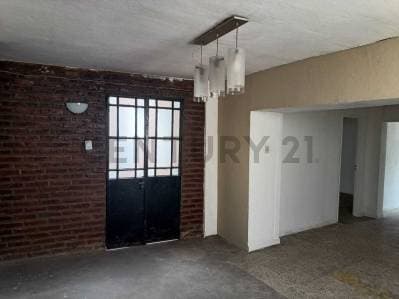CASA TIPO PH CON PATIO EN VENTA - APTO CREDITO - PERMUTA - Principal