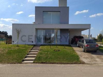 CASA EN VENTA EN BARRIO CRUZ DEL SUR - Canning - San Vicente - Principal
